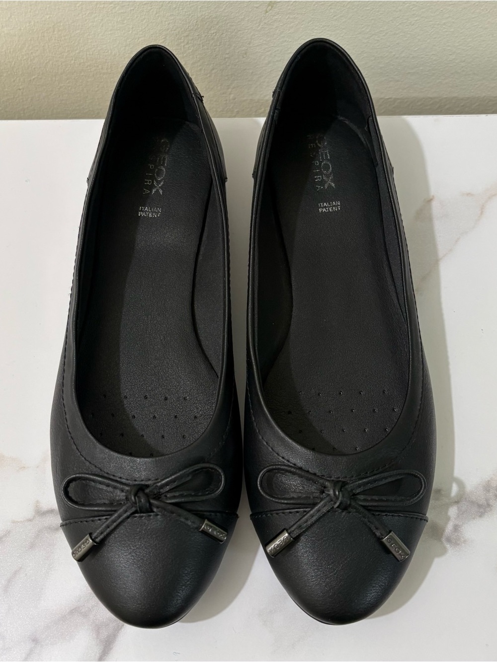 Geox Black Leather Ballet Flatsu with Decorative Bow Trim Size 9